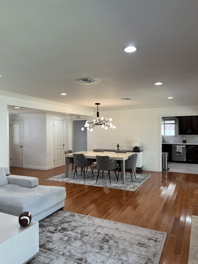 Building Photo - 1811 Coro Terrace