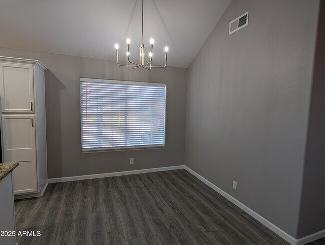 Building Photo - 1633 E Lakeside Dr