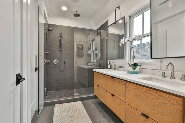 Building Photo - Fully Furnished 3bd/2.5ba Trilith Townhome with Utilities Included