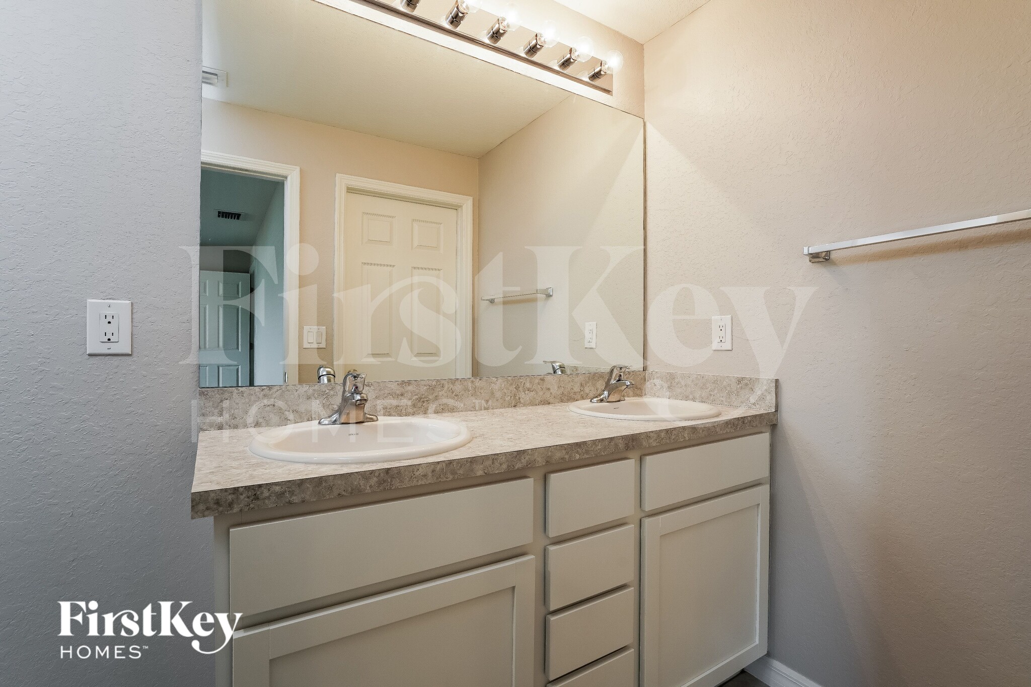 Building Photo - 1113 NW 1st Ave