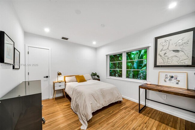 Building Photo - 1010 Placetas Ave