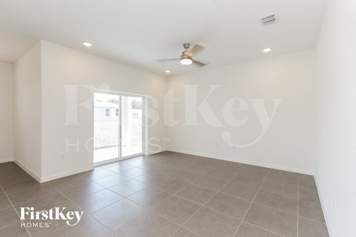 Building Photo - 307 Corbel Ln