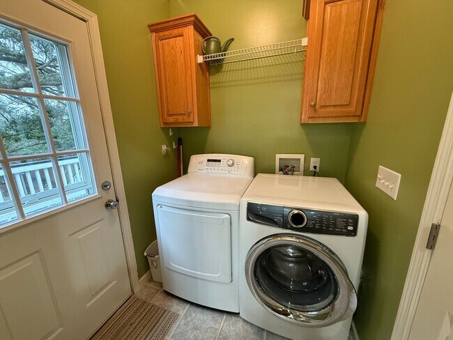 Building Photo - 3 Bedroom 2 Bath House in Lighthouse Point - James Island Charleston