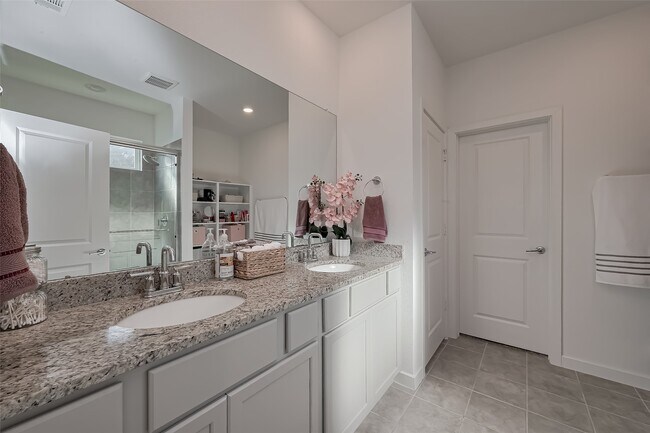 Building Photo - 21611 Shadowbrook Birch Dr