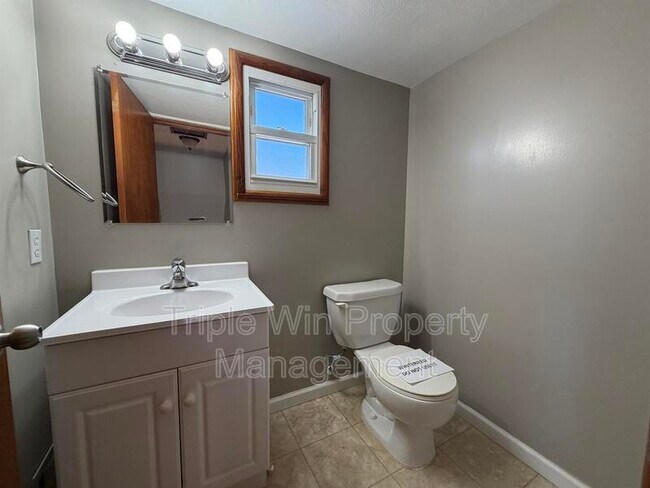 Building Photo - 8385 Latty Ave