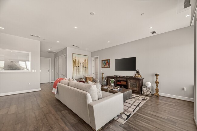 Building Photo - 4521 San Felipe St