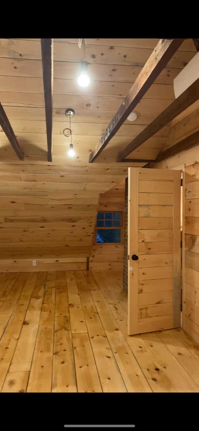 Building Photo - 346 King St