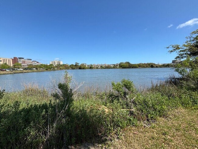 Building Photo - 14 Lockwood Dr