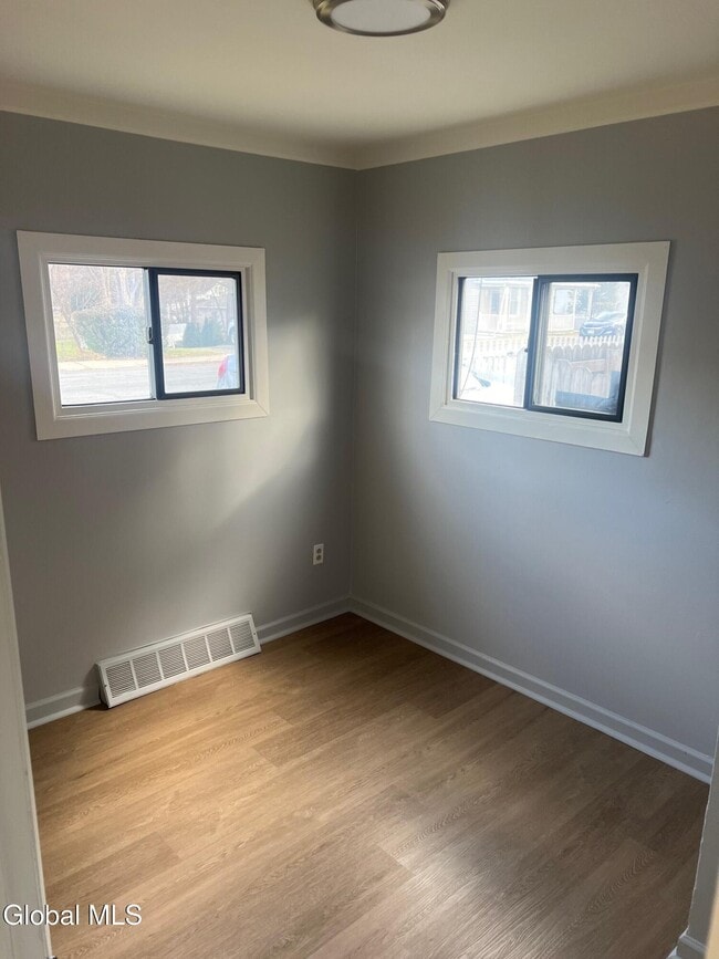 Building Photo - 9 Edward St