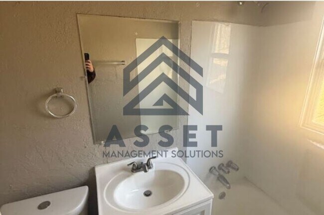 Building Photo - 2 Bedroom Home Available for Lease & Rent to Own!