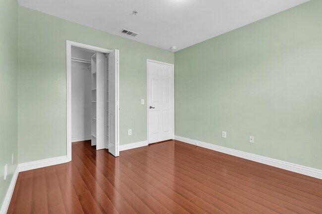 Building Photo - 26090 Stonehaven Dr