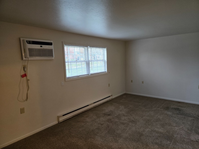 Building Photo - 1341 E Highland Ave