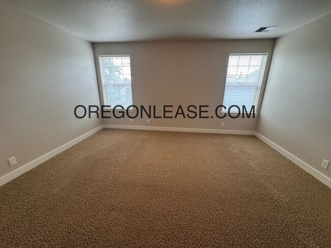 Building Photo - 4 Bedroom / 2 Bath – 1,899 Sq Ft Springfie...
