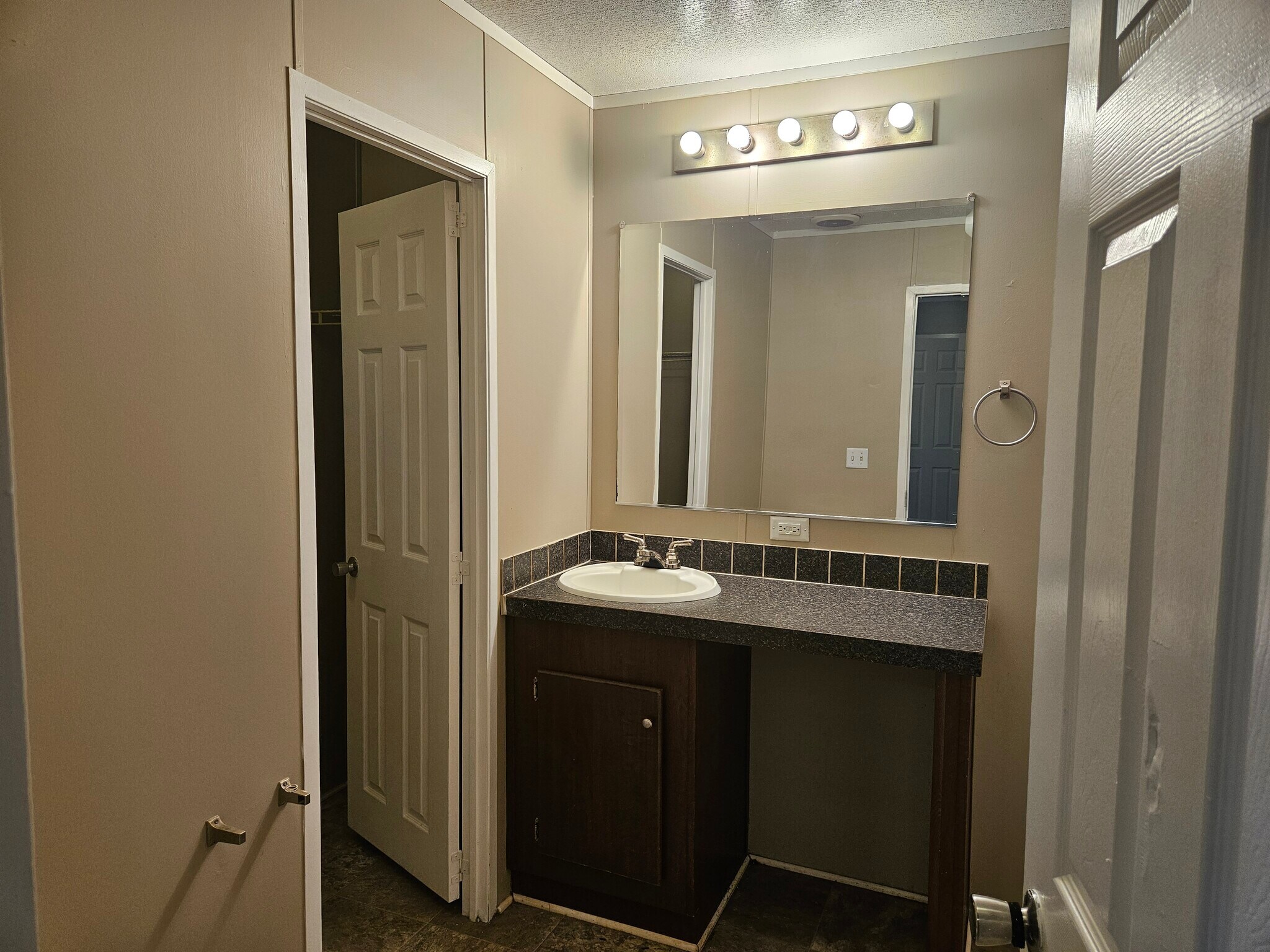 Building Photo - 79 Lynnwood Cir