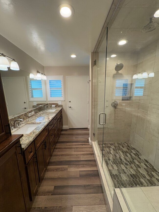 Building Photo - NW Visalia Home Near Country Club coming soon!