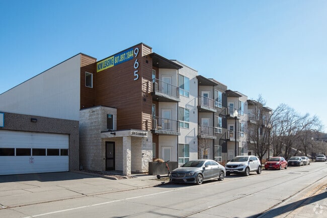 Building Photo - 965 S 200