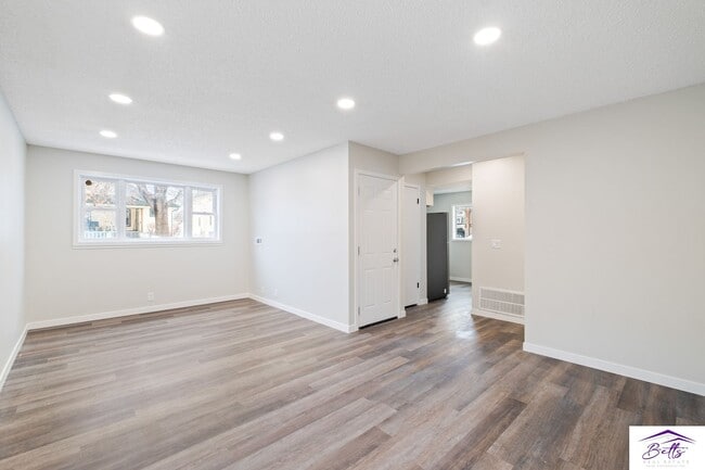 Building Photo - DUDLEY DUPLEX