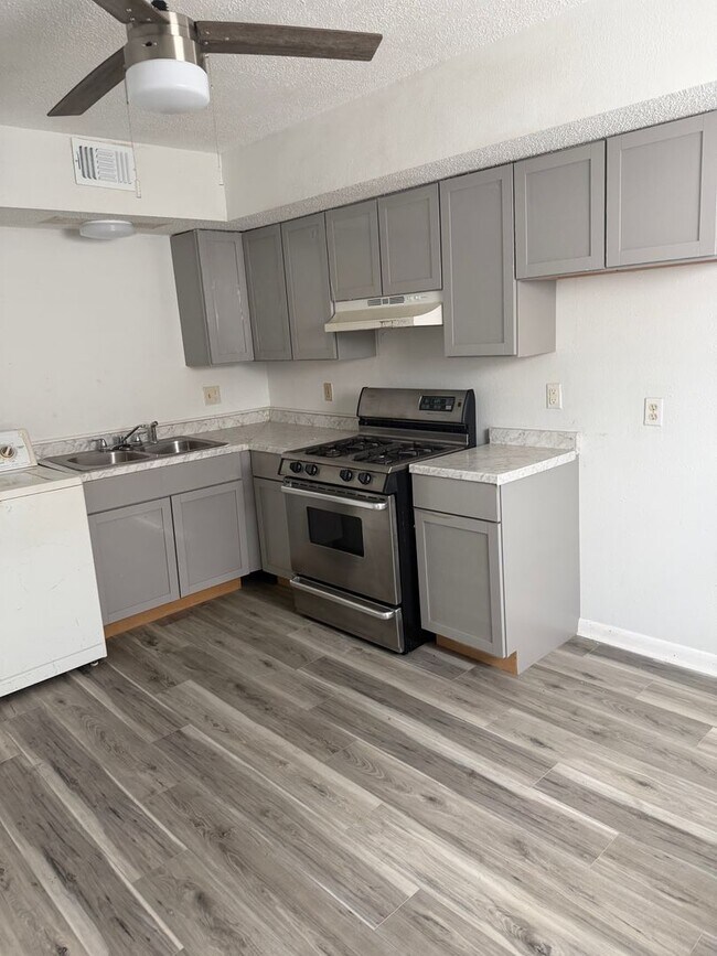 Building Photo - Affordable Town home