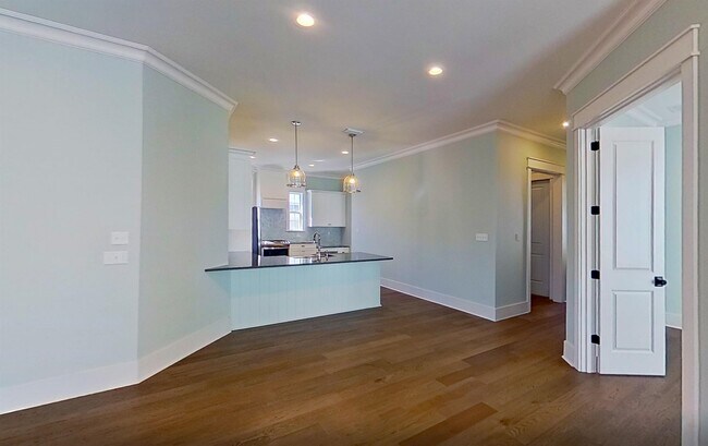 Building Photo - 465 Karcher Ave