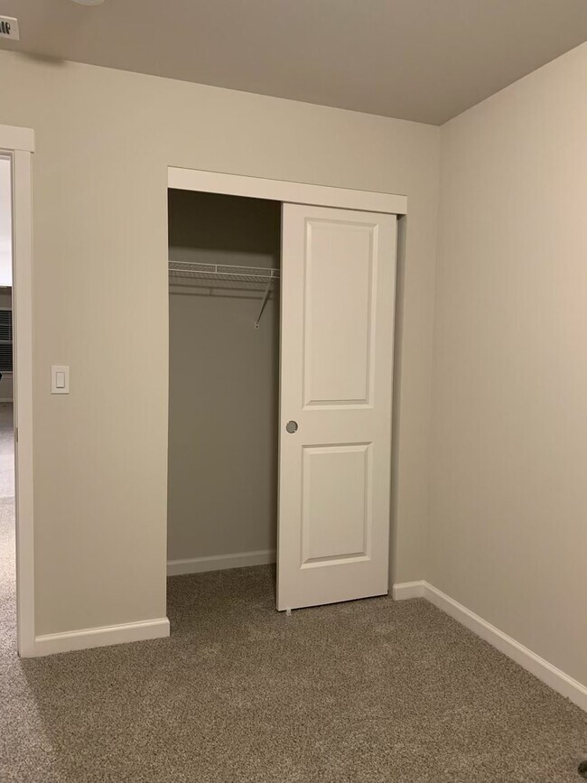 Building Photo - 3314 SE Farrow Ln