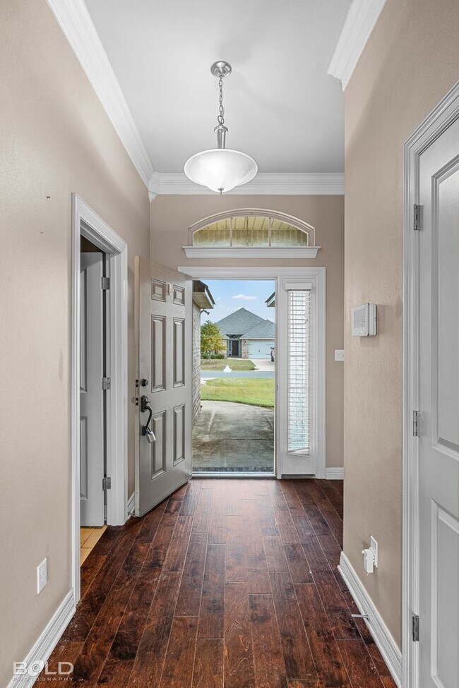 Building Photo - Brick Home In Haughton