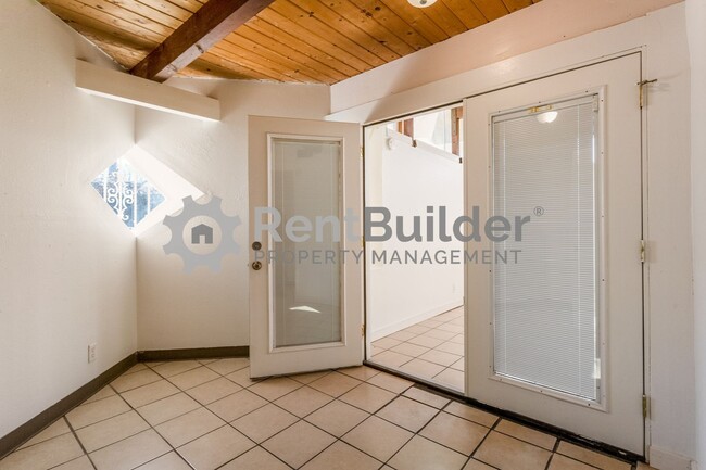 Building Photo - 1605 Coal Ave SE
