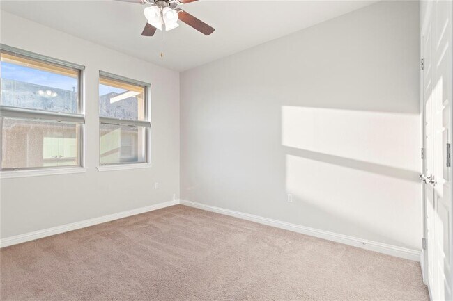 Building Photo - 13800 Lyndhurst St