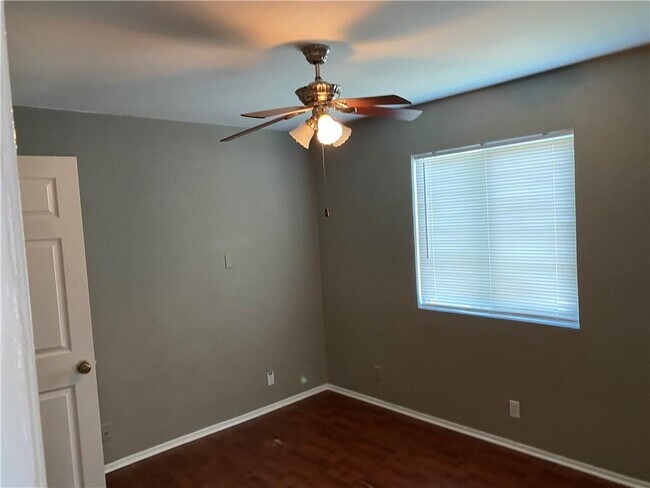 Building Photo - 10212 Brownie Dr