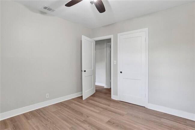 Building Photo - 312 Pineview Ln W
