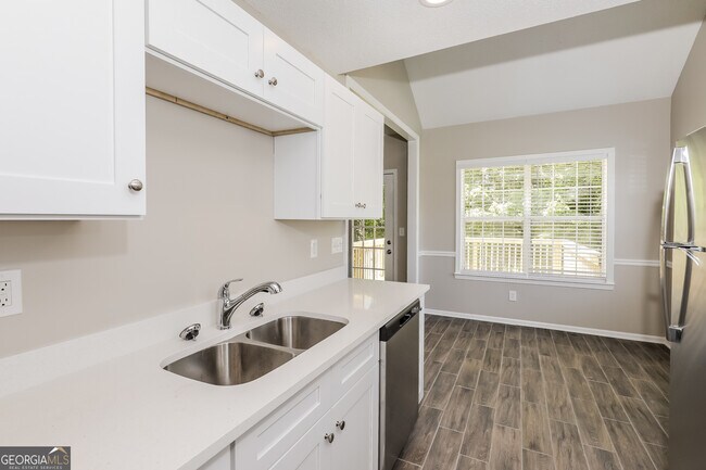 Building Photo - 165 Sawgrass Way