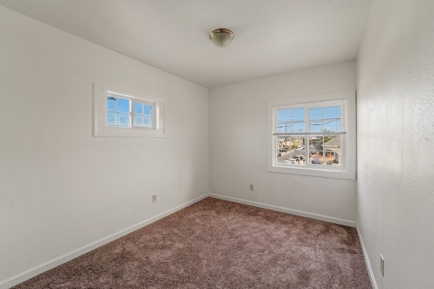 Building Photo - 402 Bissell Ave