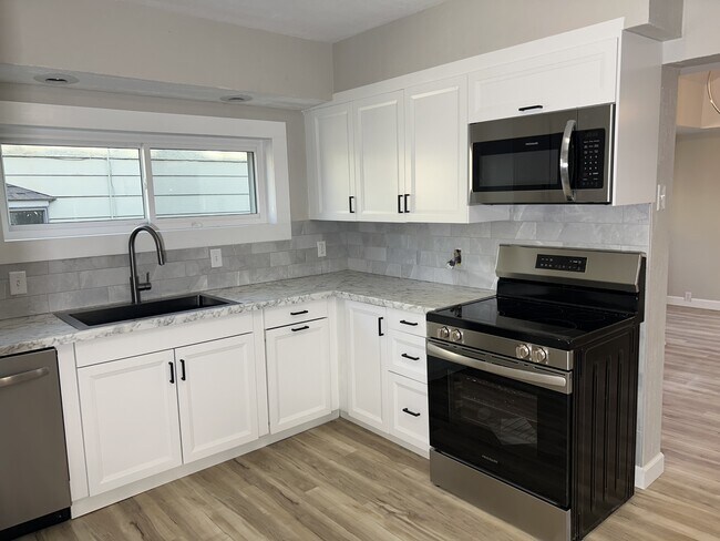 Building Photo - 2220 S 1st Ave