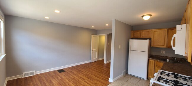 Building Photo - 7026 Lynford St