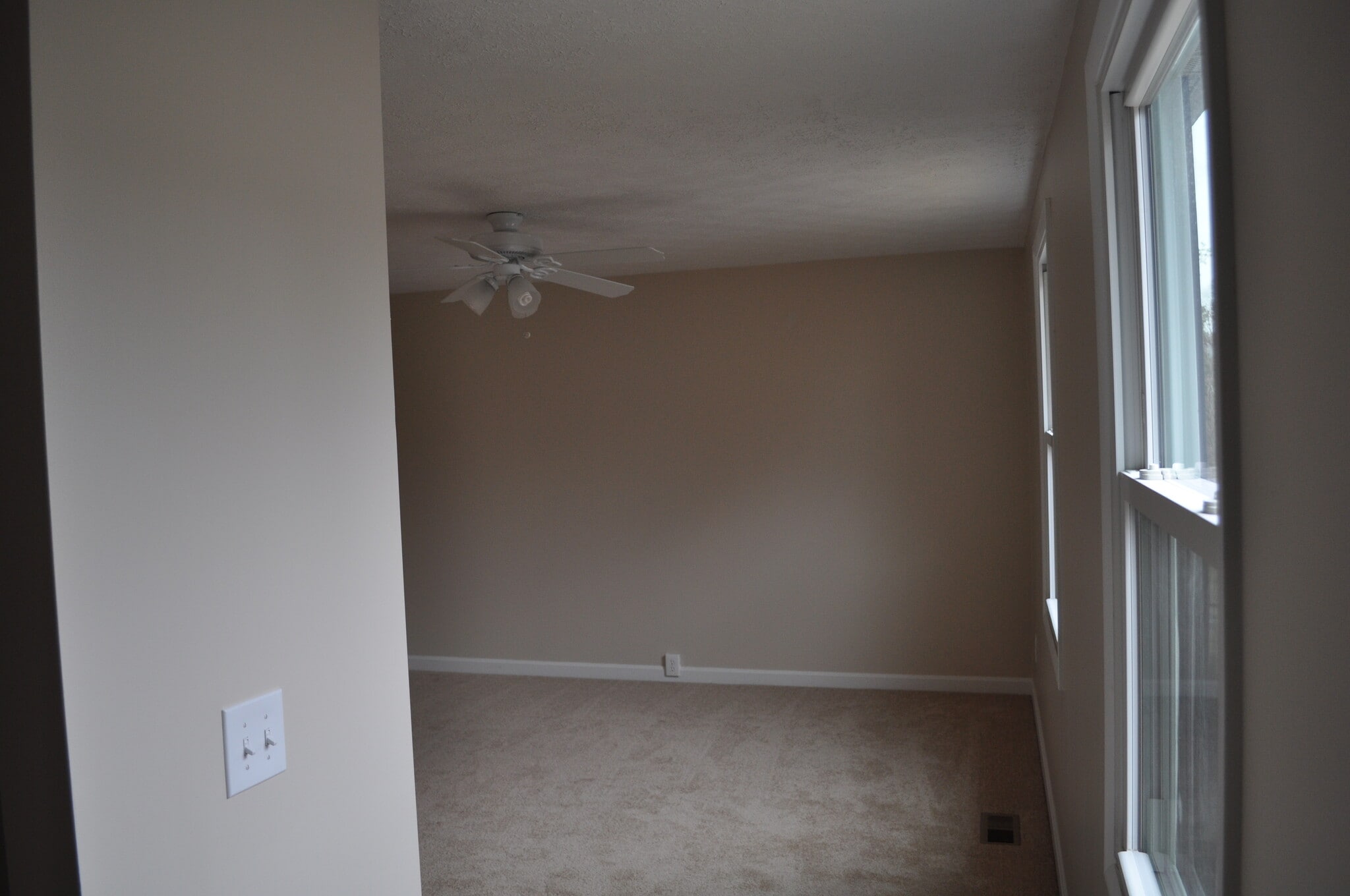 Master bedroom - 1019 Cottonwood Ct.