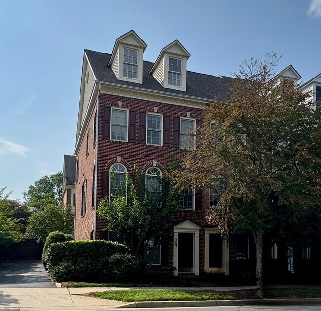 Building Photo - 503 Casey Ln