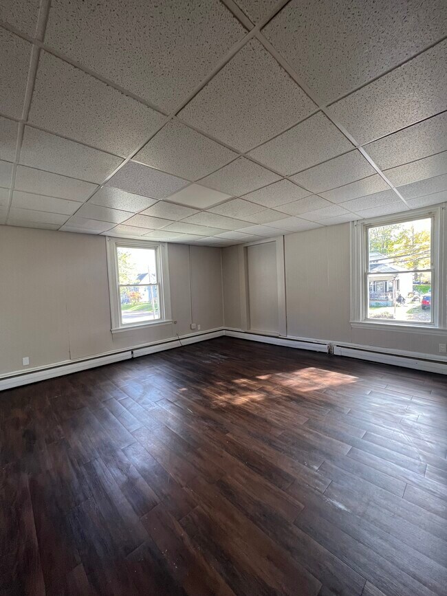 Building Photo - 405 Oneida St
