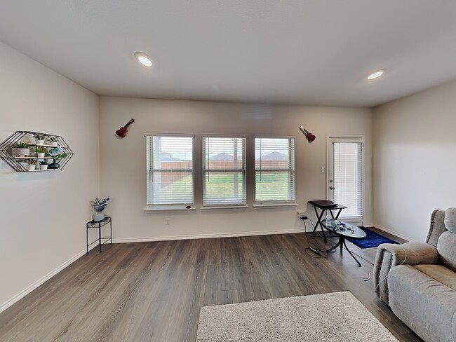 Building Photo - 713 Glover Dr