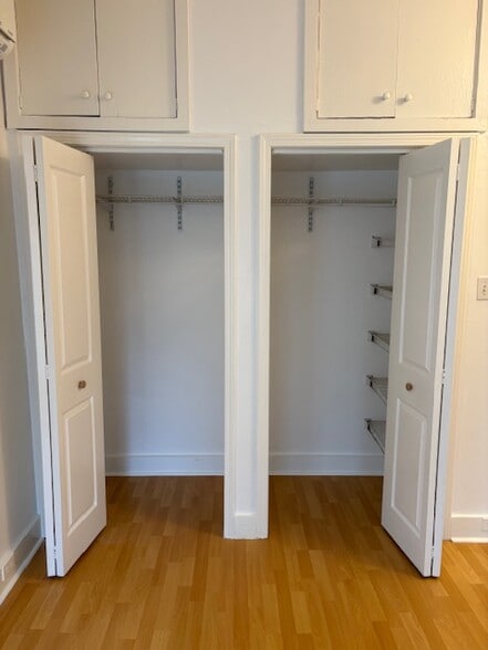 Double closets - 1452 Saint Mary St