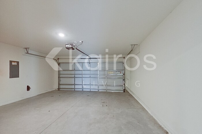 Building Photo - 8740 SW 43rd Ter