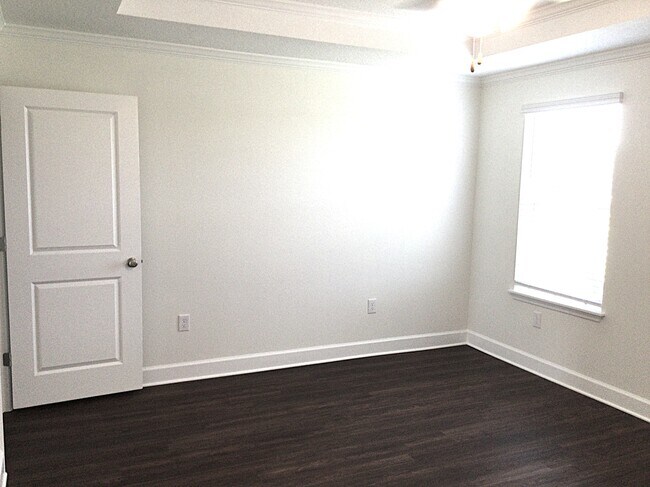 Building Photo - 1033 Walden Pond Dr
