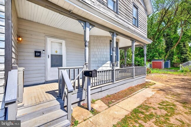 Building Photo - 216 W Division St