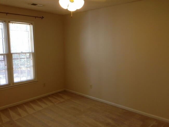 Building Photo - 156 Thames Valley Ct