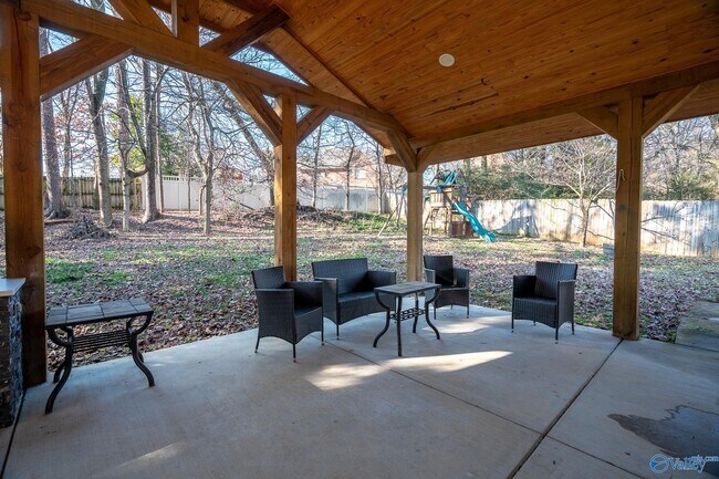 Building Photo - 205 High Rd