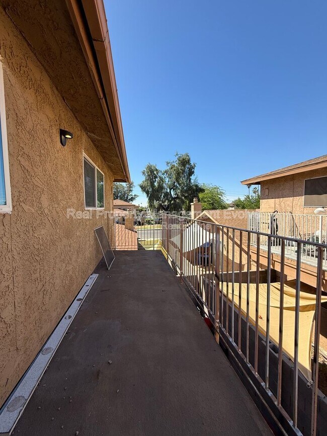 Building Photo - 3302 W Loma Ln