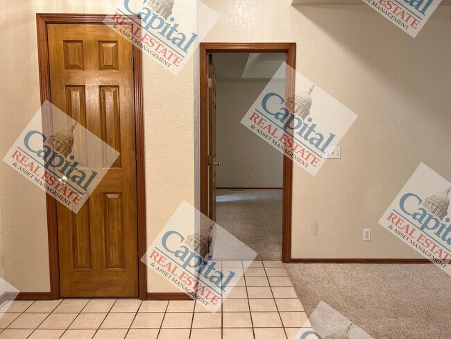 Building Photo - Beautiful 3 Bedroom W/ Move In Special