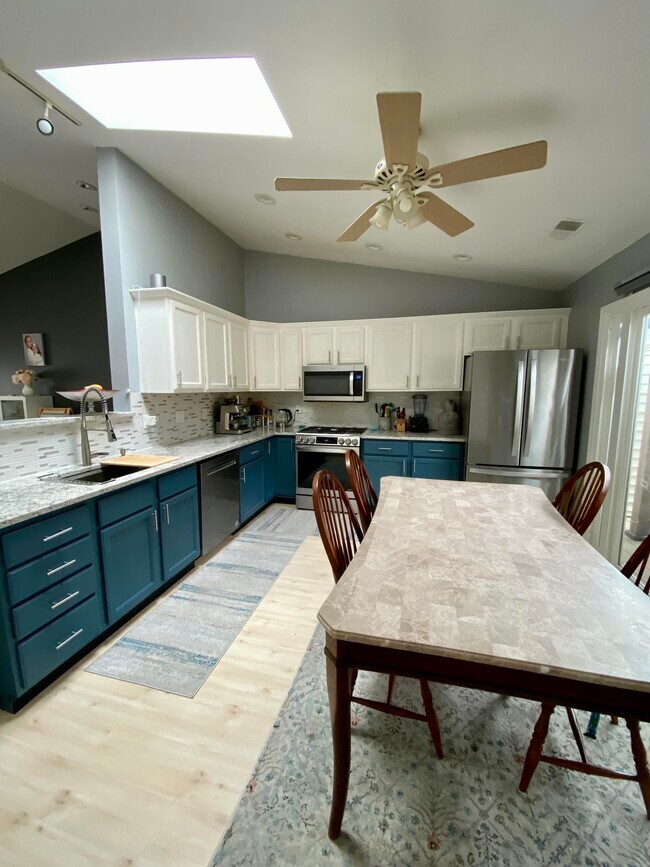 Building Photo - 5616 Jaskula Ln