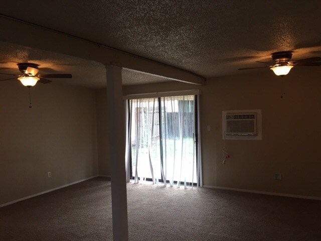 Building Photo - Huge Updated 4 Bedroom/2 Bath/2 Living Room House close to TTU - Available AUGUST