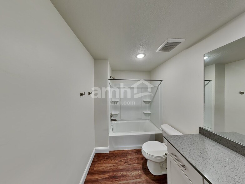 Building Photo - 6094 S Jordan Pkwy W