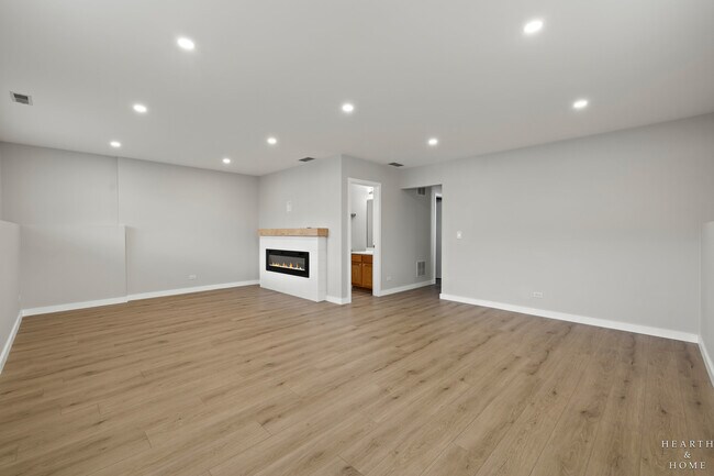 Building Photo - 1100 Ellsworth Dr