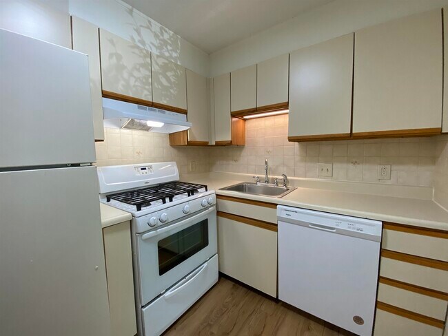 Building Photo - 379 Huse Rd